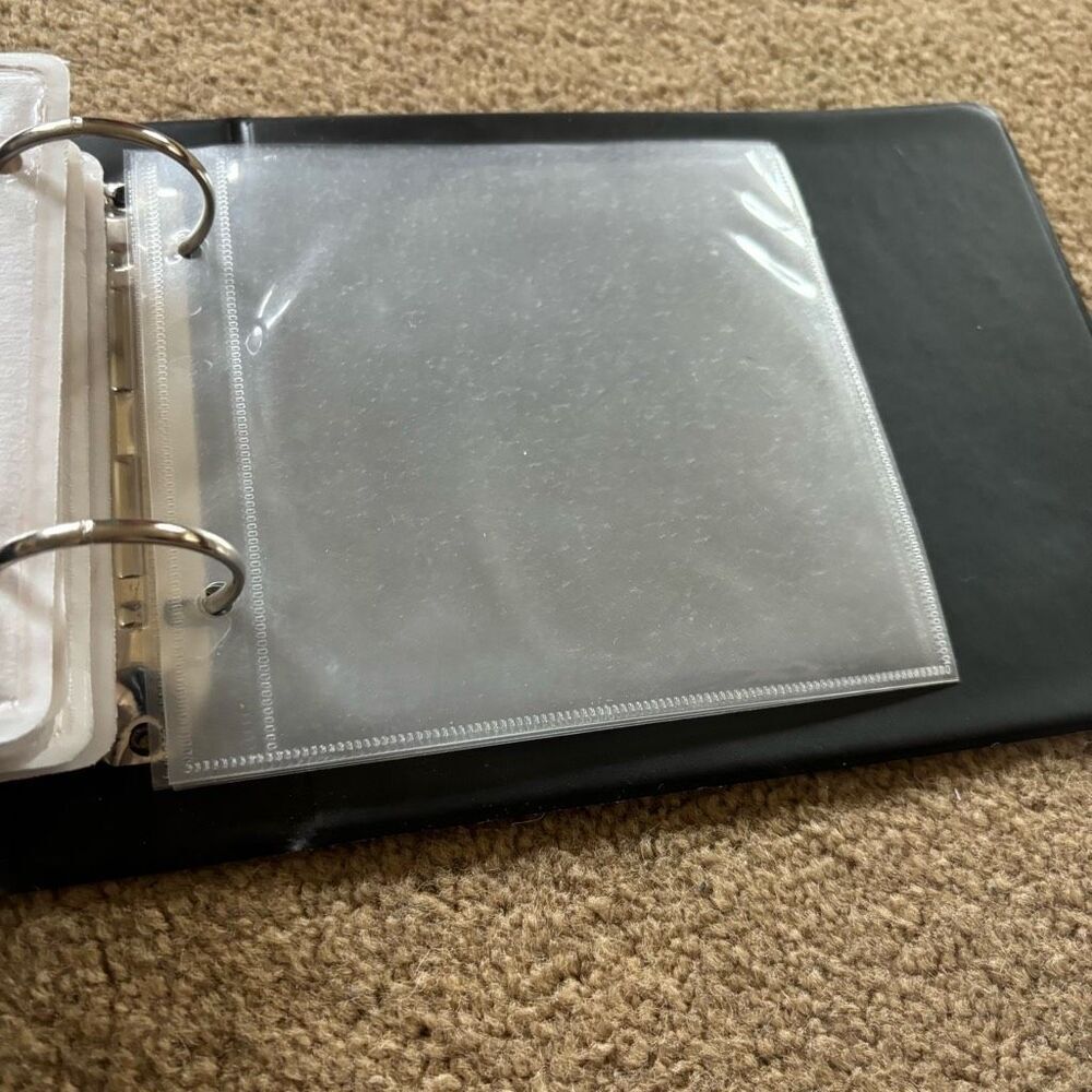 Gateway Software Storage Case With 17 Discs - Picture 12 of 13